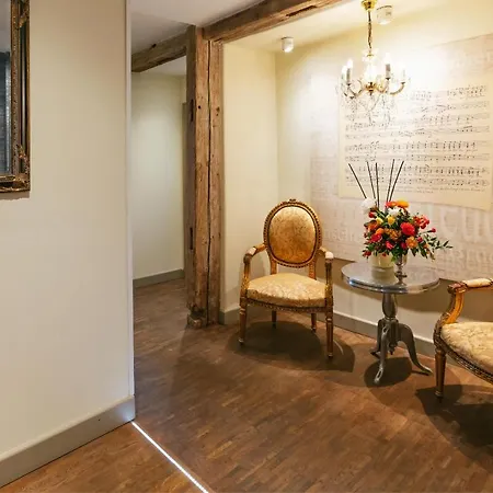 Friedrich Von Schiller Hotel